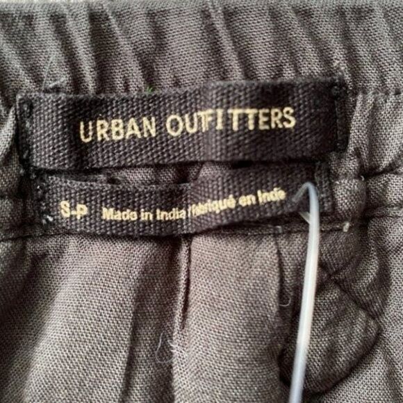 Urban Outfitters quilted mini skirt black size small - Picture 4 of 10